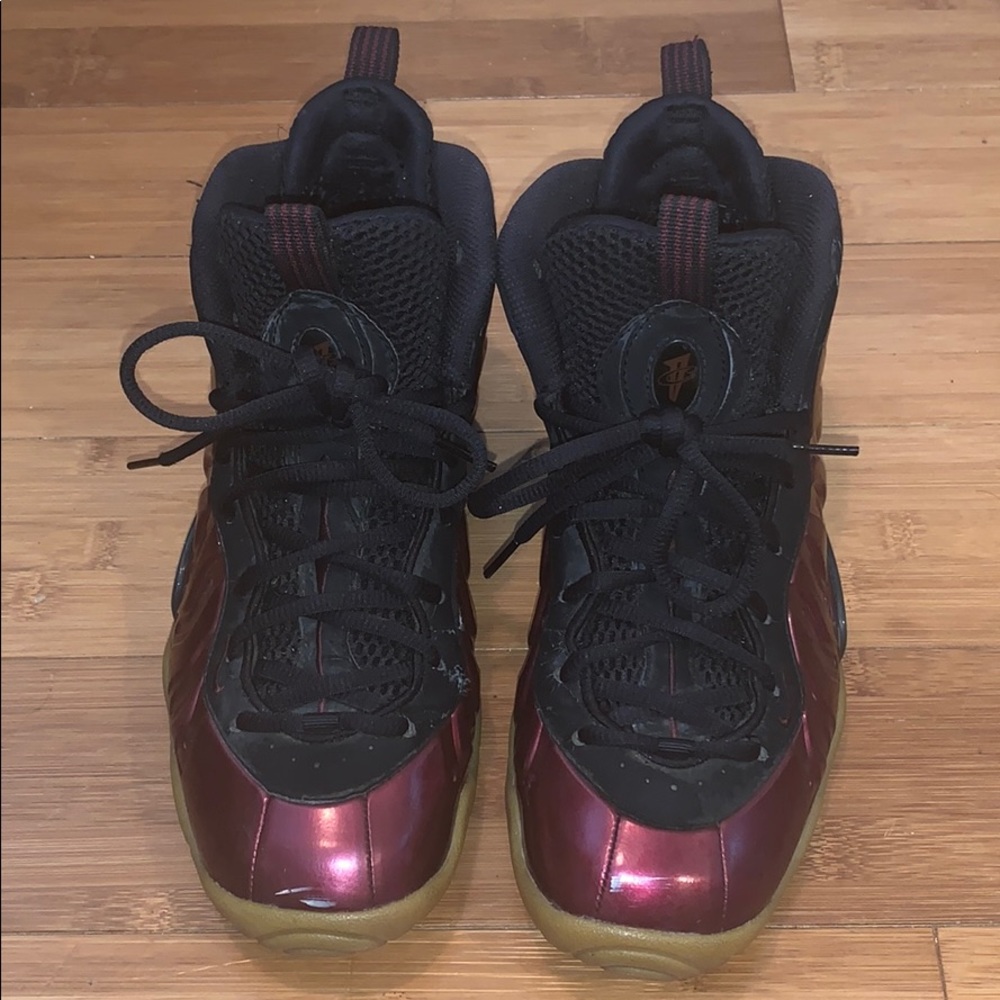 NIKE Grade school size 7Y shoes